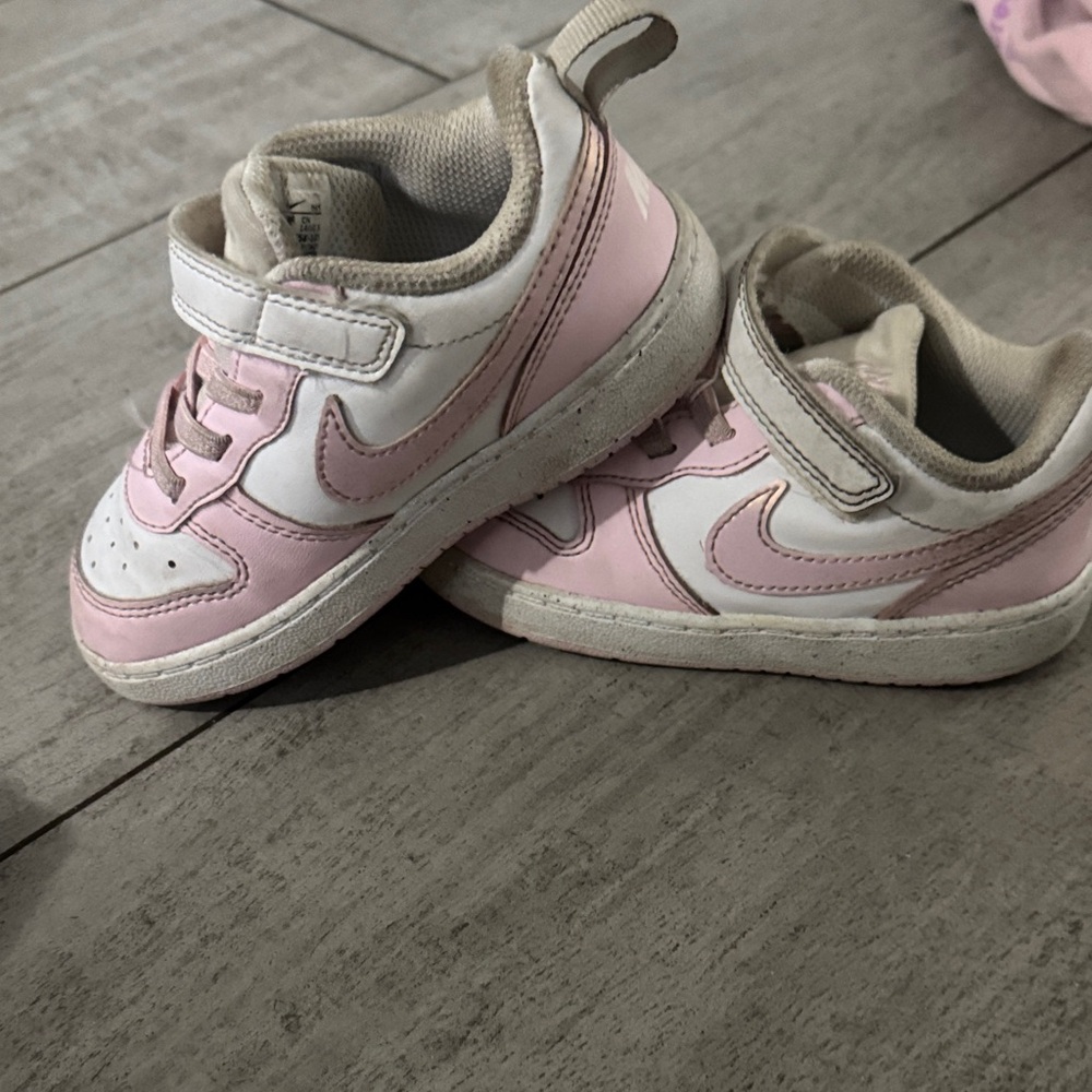 Nike Kids Sneakers in Pink and White